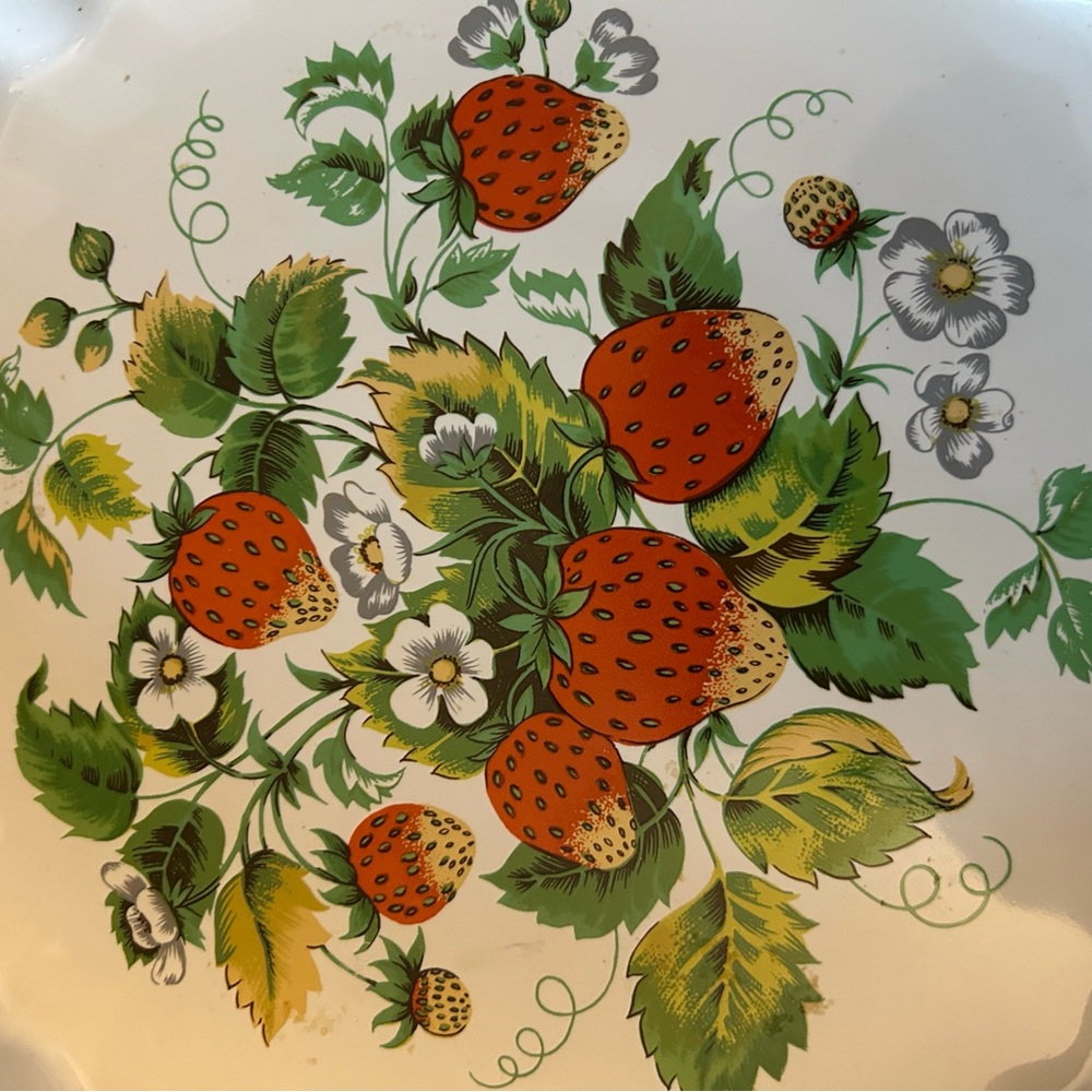 Vintage Strawberry Ceramic Pie Dish - White with Orange & Green Fruit Motif - Picture 4 of 4